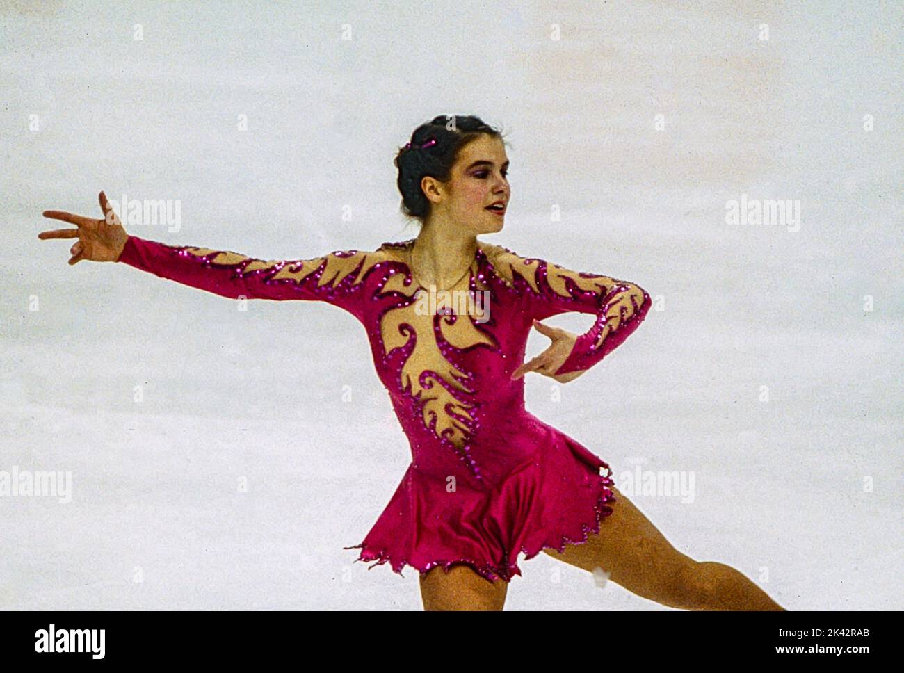Katarina Witt (GDR) médaillée d'or et championne olympique en compétition sur le skate gratuit de patinage artistique féminin aux Jeux olympiques d'hiver de 1984. Banque D'Images