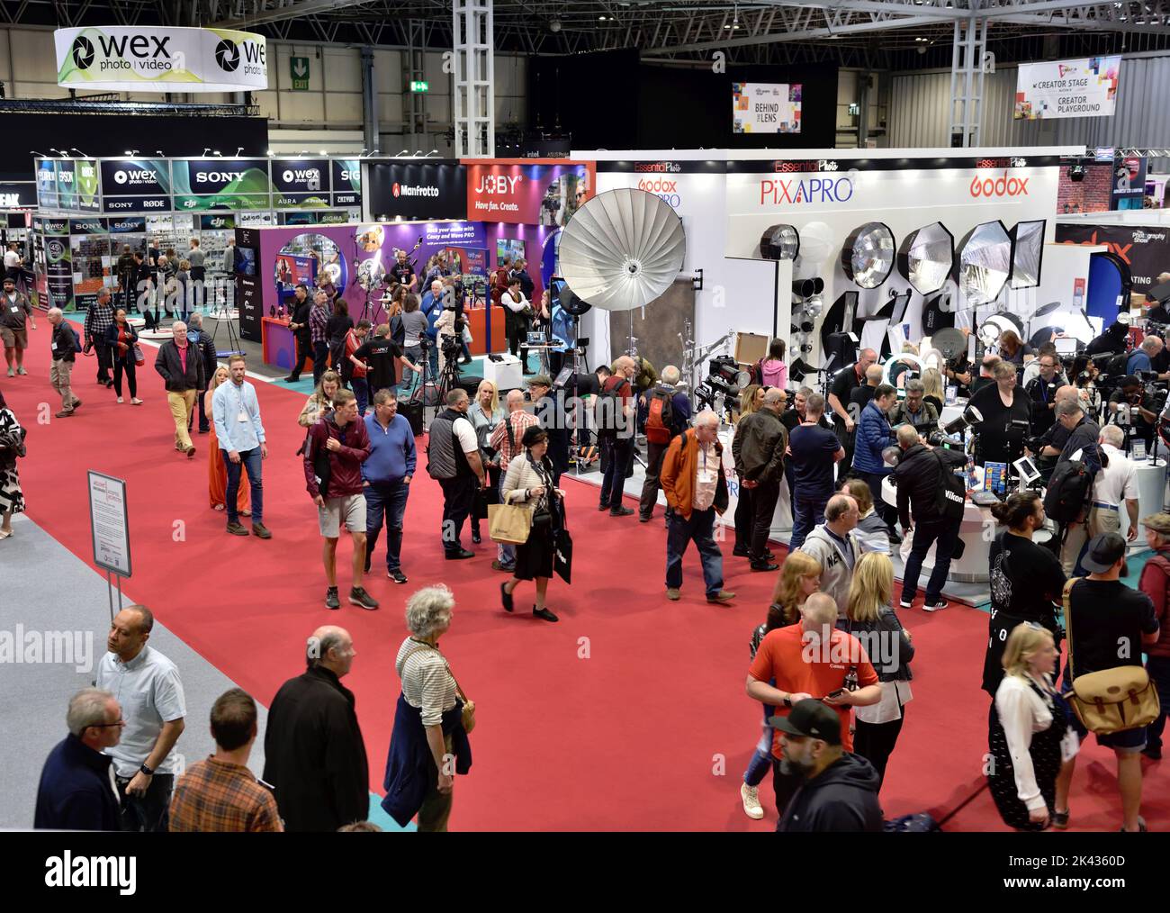 Stand avec le modèle photographié au NEC Photography Show et au Video