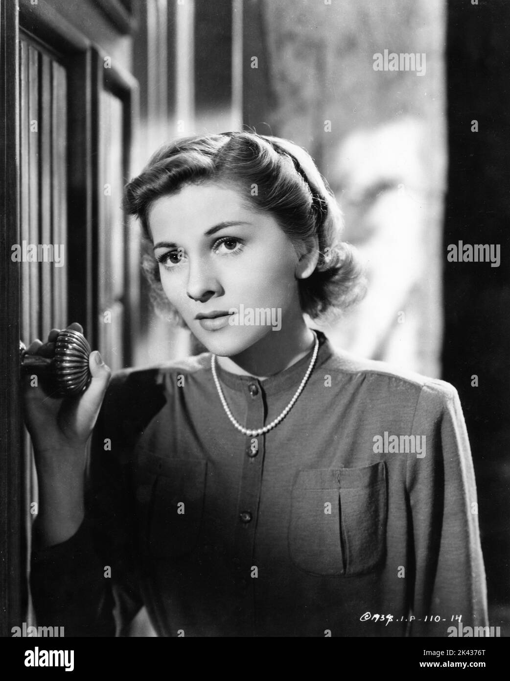JOAN FONTAINE comme la deuxième Mme de Winter à REBECCA 1940 réalisateur ALFRED HITCHCOCK roman Daphne du Maurier producteur David O. Selznick Selznick International Pictures / United Artists Banque D'Images