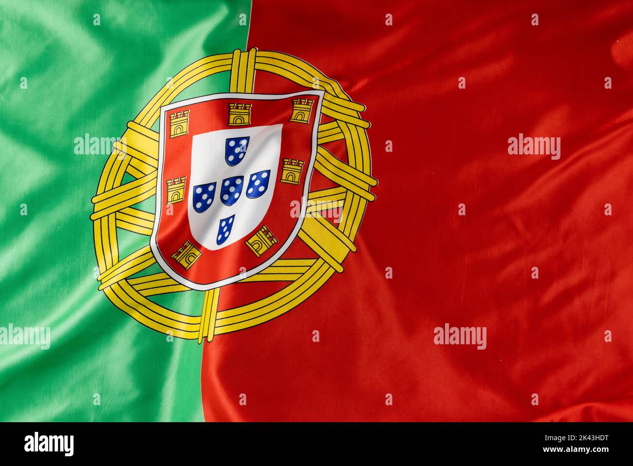 Image de gros plan du drapeau national du portugal froissé Banque D'Images