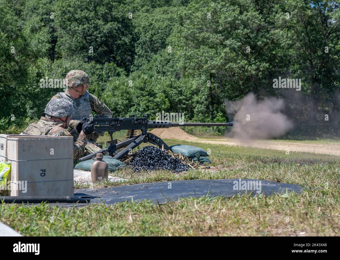 Les soldats de la compagnie chimique 370th participent aux qualifications d'armes sur les champs de tir à fort McCoy, Wisconsin, dans le cadre de l'exercice Red Dragon en août 2022. Photo de l'armée américaine par Kevin W. Clark Banque D'Images