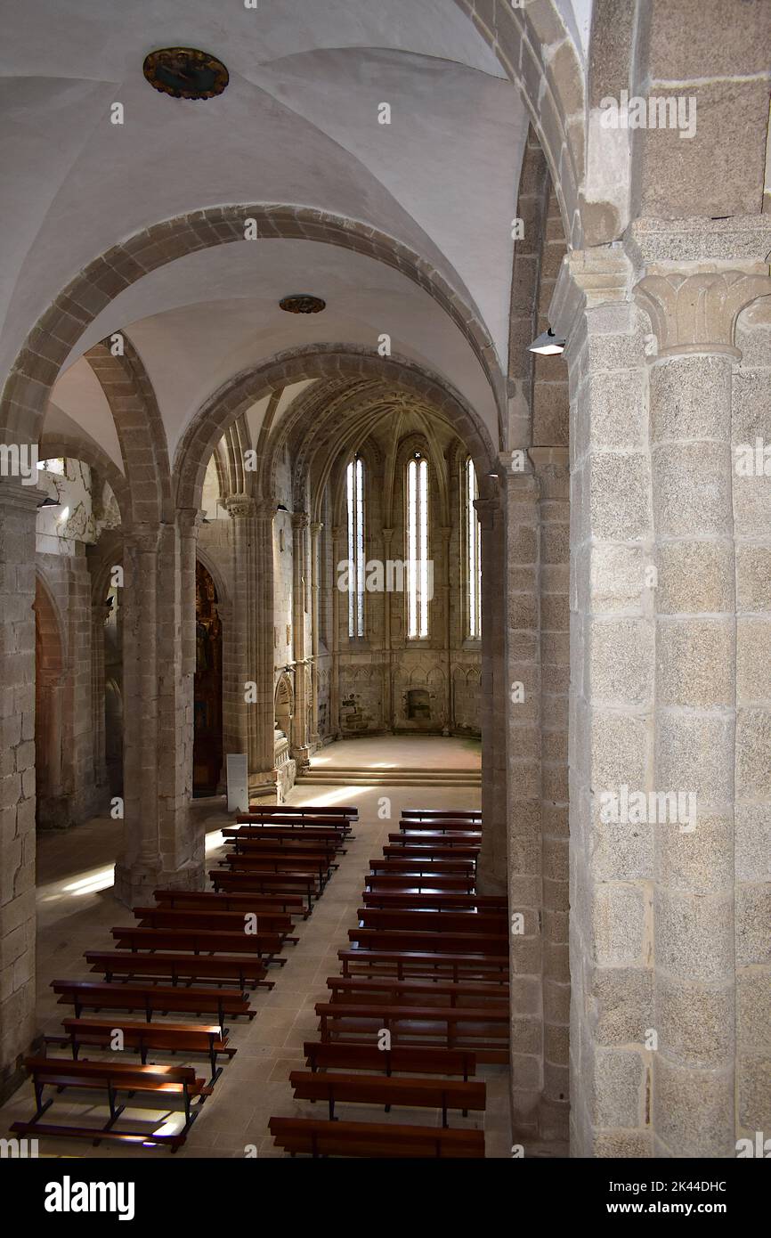 Église gothique vide. San Domingos de Bonaval, Saint-Jacques-de-Compostelle, Espagne. 25 septembre 2022. Banque D'Images