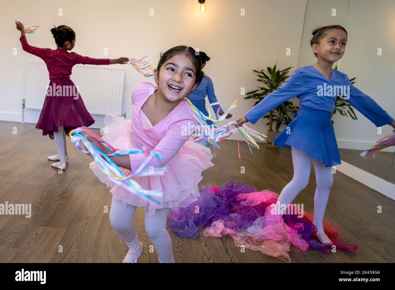 Londres, Royaume-Uni. 30th septembre 2022. École de ballet musulman. Grace & Poise Academy, la première école de ballet musulmane fondée par Maisie Alexandra Byers, continue de se développer et de se développer. Depuis son ouverture en 2019, l'académie est désormais présente sur plusieurs sites au Royaume-Uni. Grace & Poise apporte le ballet à la communauté musulmane des premières années à l'âge adulte dans le but de fournir des espaces de soutien et d'inclusion aux étudiants en danse. Credit: Guy Corbishley/Alamy Live News Banque D'Images