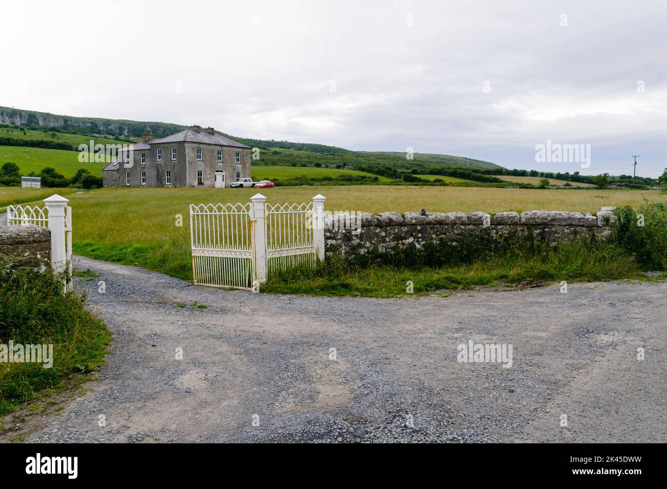 Glanquin Farmhouse, comté de Clare, utilisé dans le programme de télévision 'Père Ted' comme maison paroissiale de l'île escarpée. Banque D'Images