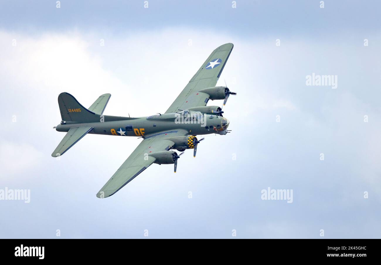 Boeing B17 Flying Fortress WW2 bombardier américain Sally B, au musée