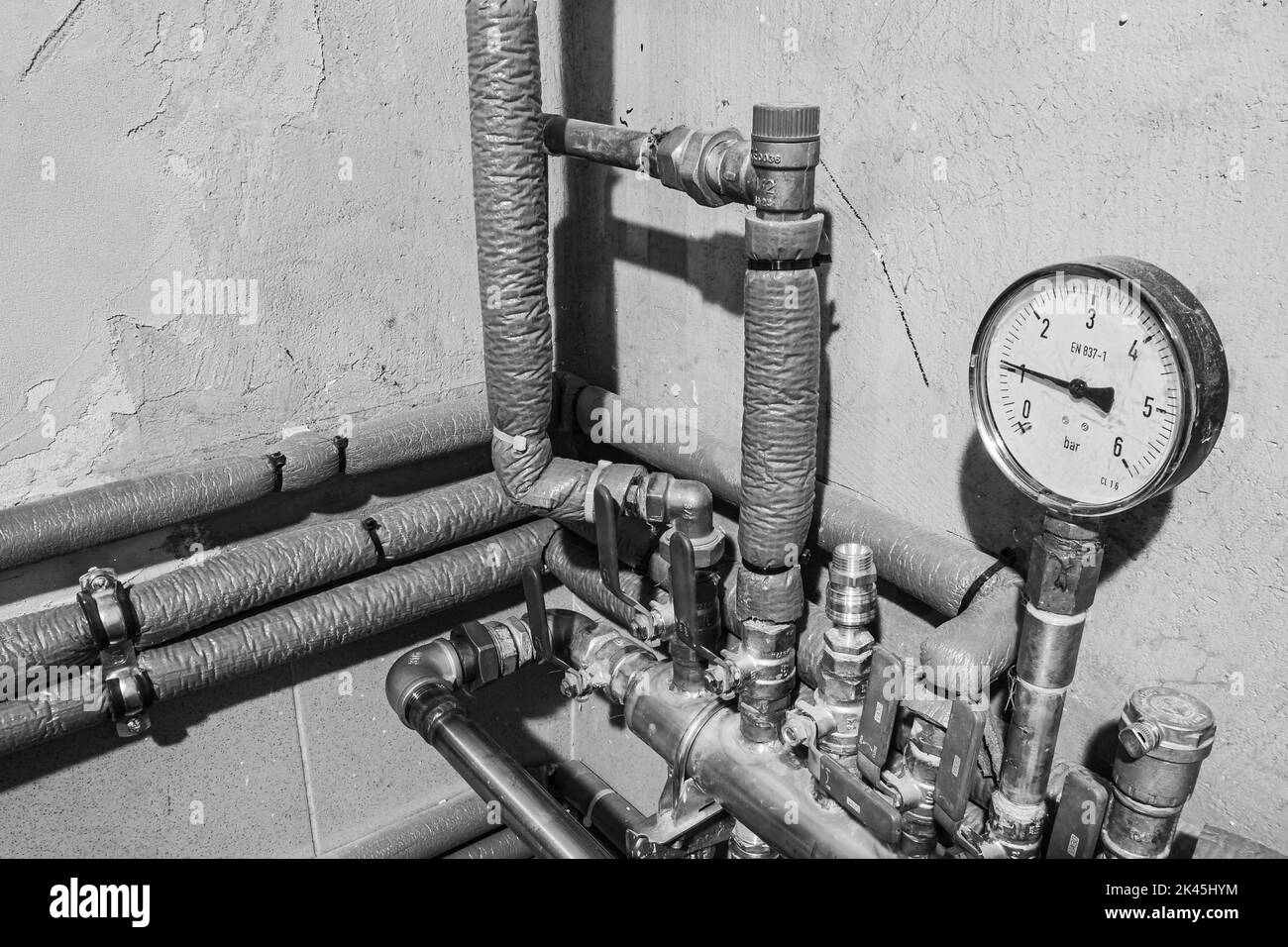 Distributeur dans le système de chauffage central à la maison Banque D'Images