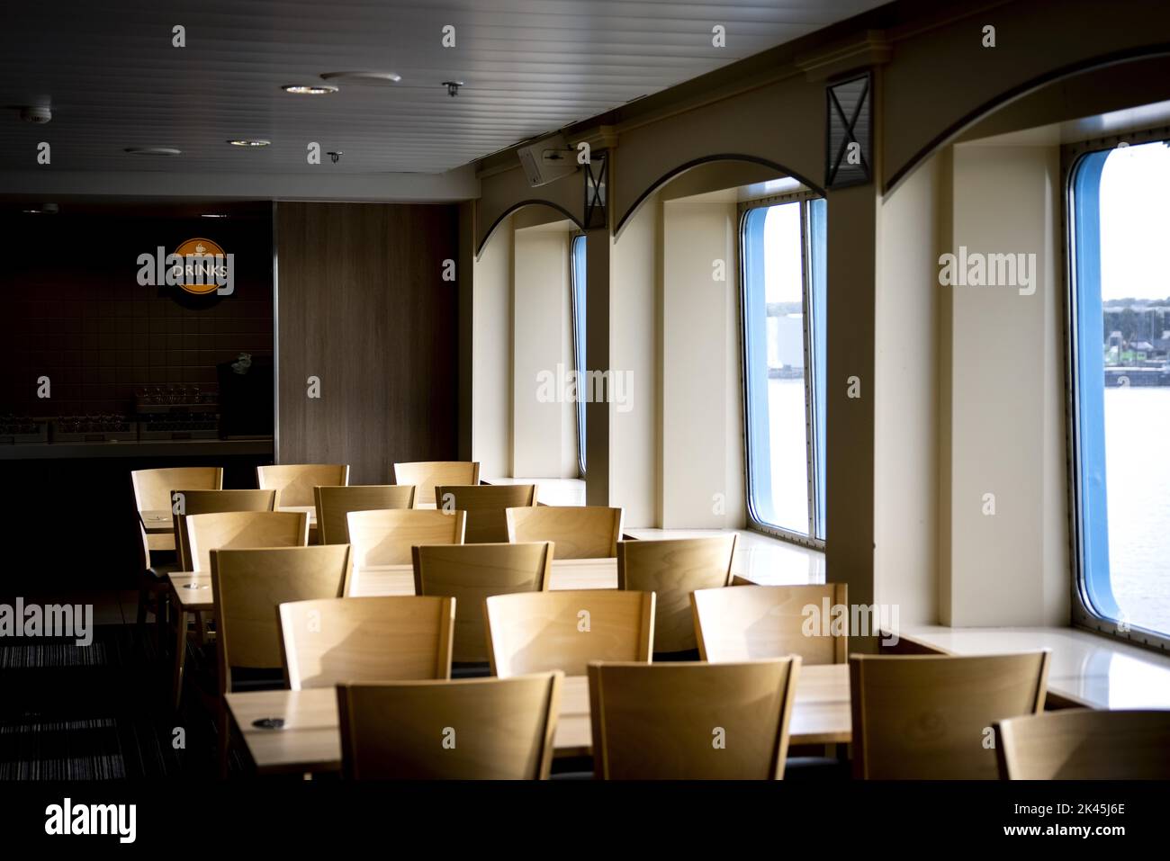 2022-09-30 10:19:05 AMSTERDAM - la salle à manger sur le bateau de croisière MS Galaxy dans le Westelijk Havengebied. En cas d'urgence, le navire recevra temporairement un millier de demandeurs d'asile à partir du début du mois d'octobre. ANP RAMON VAN FLYMEN pays-bas sortie - belgique sortie Banque D'Images