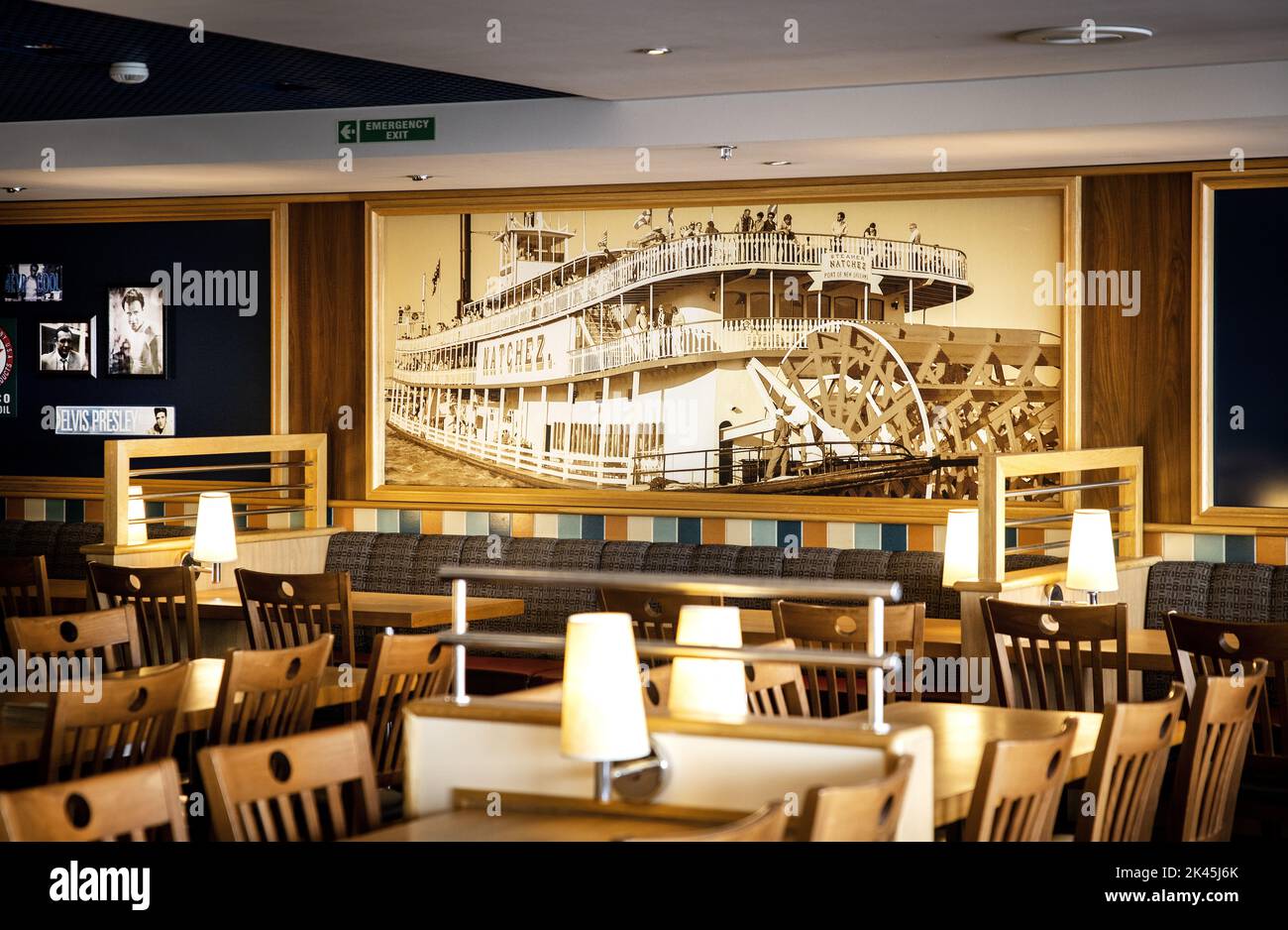 2022-09-30 10:16:56 AMSTERDAM - la salle à manger sur le bateau de croisière MS Galaxy dans le Westelijk Havengebied. En cas d'urgence, le navire recevra temporairement un millier de demandeurs d'asile à partir du début du mois d'octobre. ANP RAMON VAN FLYMEN pays-bas sortie - belgique sortie Banque D'Images