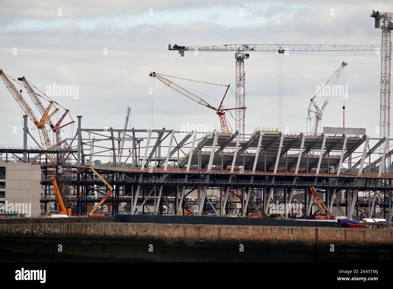 Travaux de construction en cours au nouveau terrain d'Everton FPC à bramley-moore Dock liverpool, royaume-uni Banque D'Images