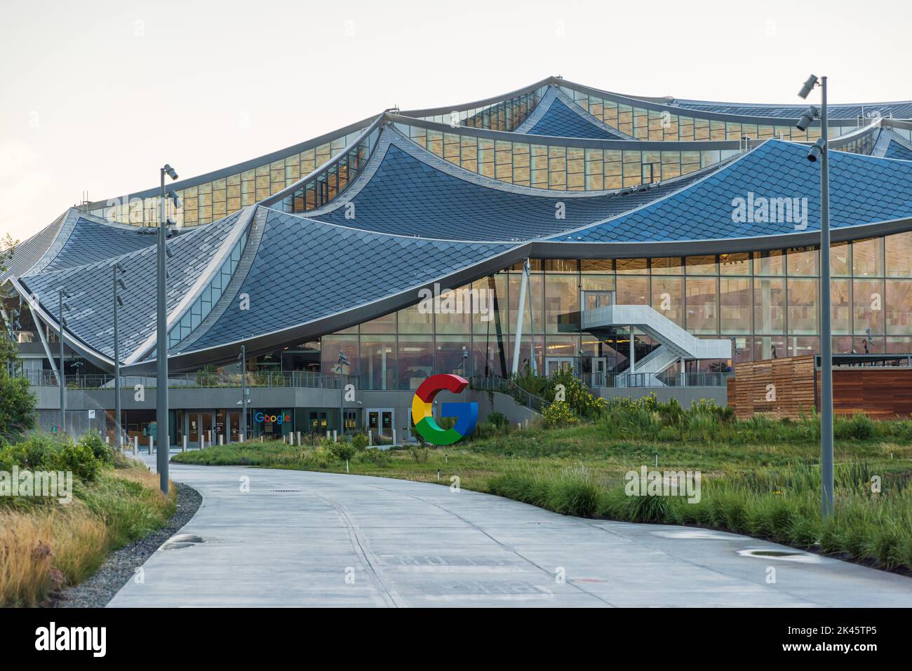 Vue sur la montagne, Californie, États-Unis - 29 août 2022: Le nouveau bâtiment sur le campus de Google Bay View à Mountain View, Californie. Banque D'Images