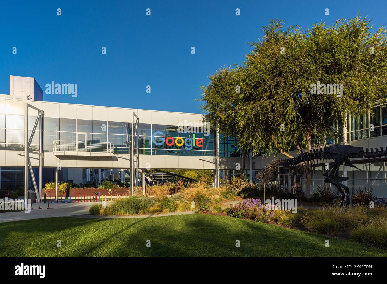 MOUNTAIN VIEW, CA, USA - 29 SEPTEMBRE 2022: Le signe Google est vu à Googleplex, le siège social de Google et de ses parents Banque D'Images