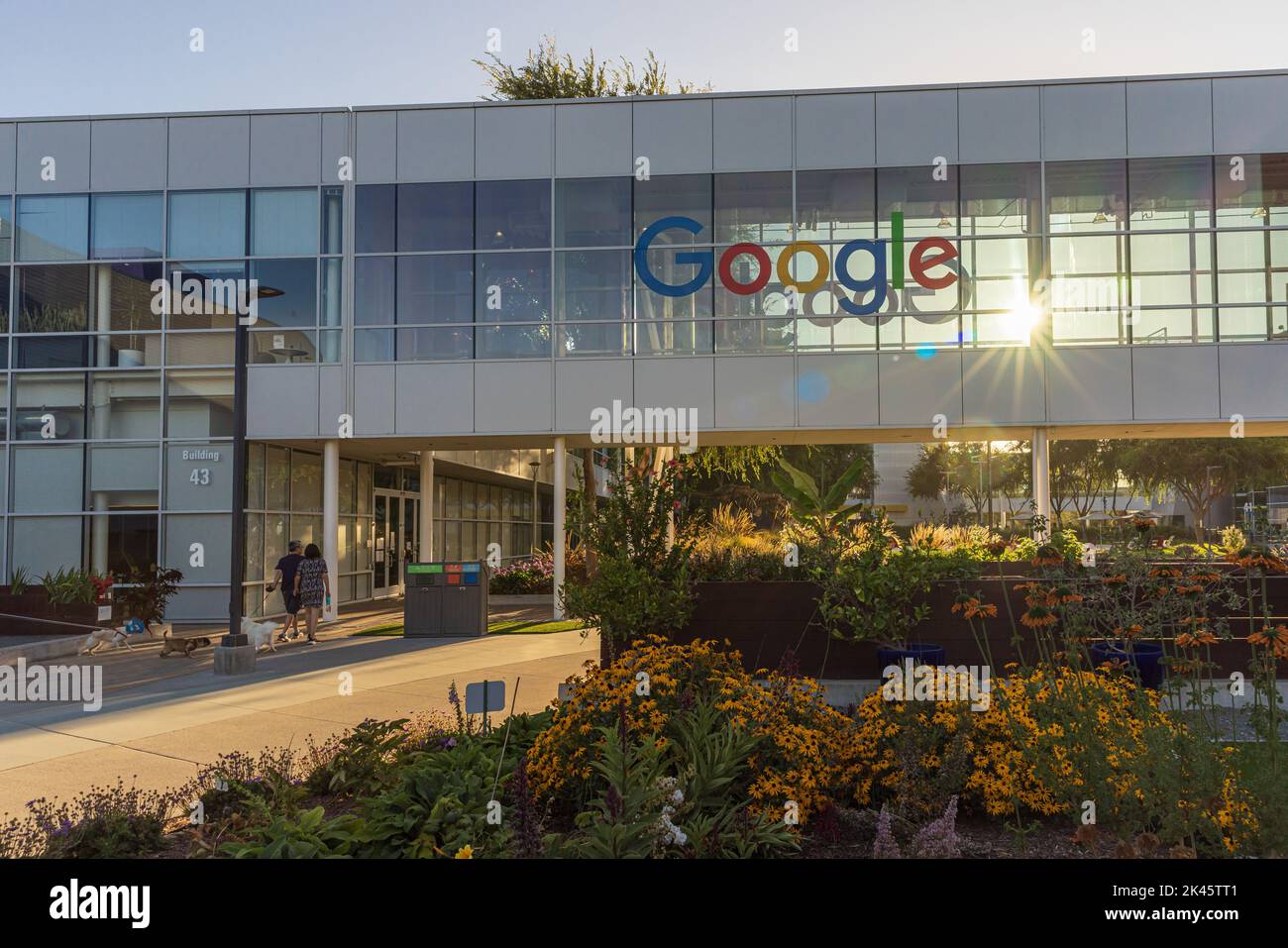 MOUNTAIN VIEW, CA, USA - 29 SEPTEMBRE 2022: Le signe Google est vu à Googleplex, le siège social de Google et de ses parents Banque D'Images