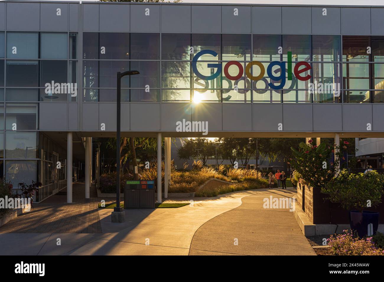 MOUNTAIN VIEW, CA, USA - 29 SEPTEMBRE 2022: Le signe Google est vu à Googleplex, le siège social de Google et de ses parents Banque D'Images