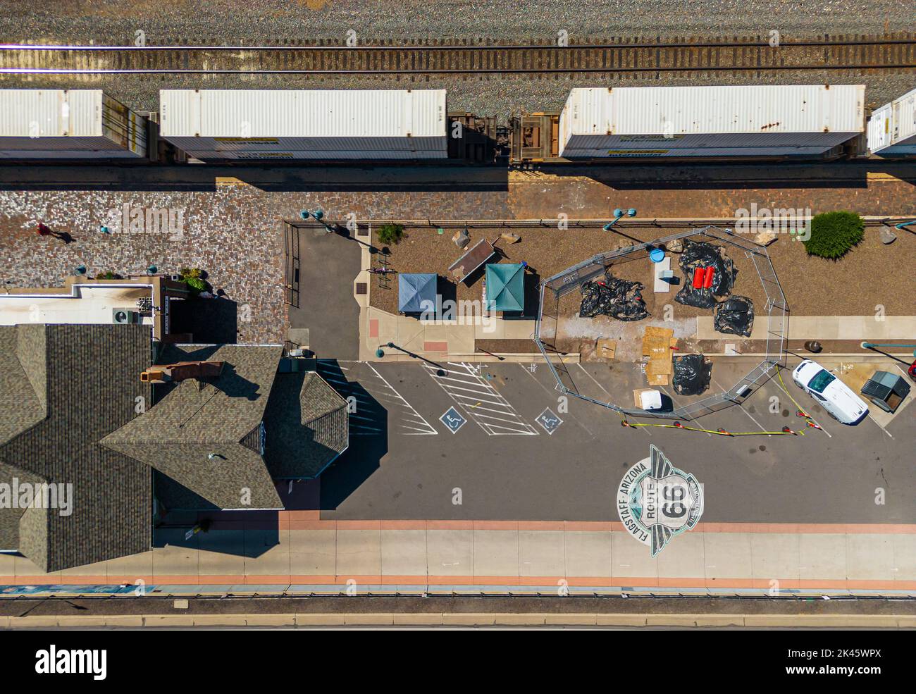 Flagstaff, Arizona/Etats-Unis - 2 septembre 2022 : situé sur la route 66, la gare Amtrak de Flagstaff fonctionne également comme un centre d'accueil. Banque D'Images