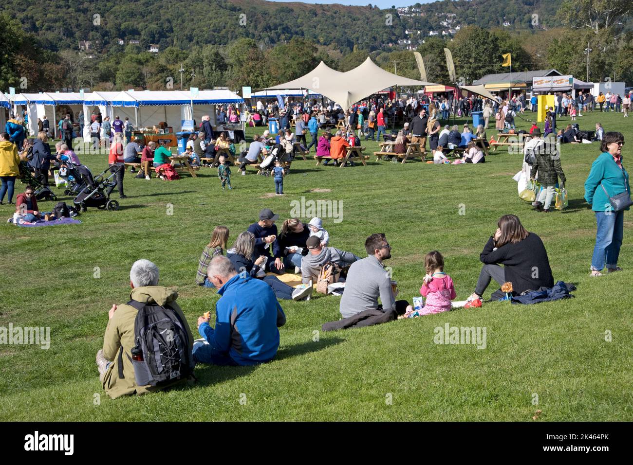 Une foule de personnes qui apprécient le spectacle d'automne au champ d'exposition trois comtés du salon d'automne, Great Malvern, Royaume-Uni Banque D'Images