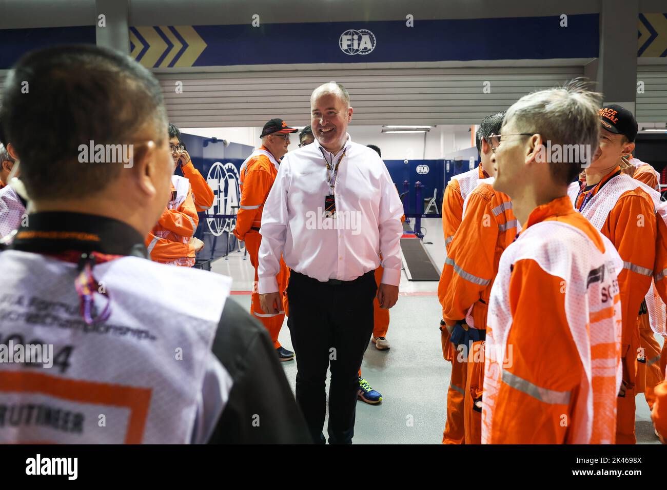 Singapour. 30th septembre 2022. REID Robert, vice-président du sport de la FIA, portrait avec marshall, commissaire de piste, lors du Grand Prix de Singapour 2022 de Formule 1 de Singapore Airlines, 17th tour du Championnat du monde de Formule 1 de la FIA 2022 de 30 septembre à 02 octobre 2022 sur le circuit de rue de Marina Bay, À Singapour - photo Antonin Vincent / DPPI crédit: DPPI Media/Alay Live News Banque D'Images