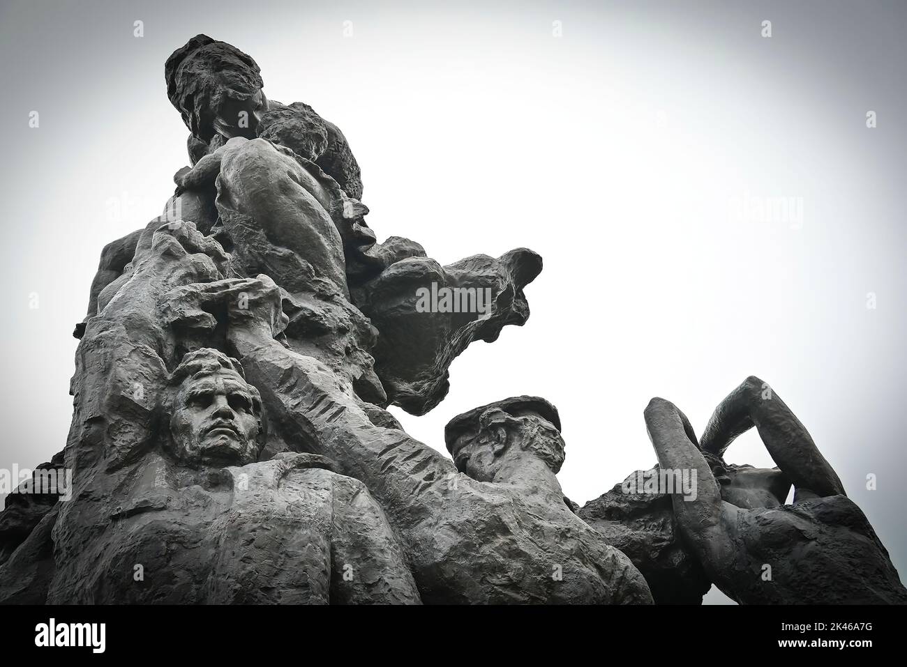 À l'occasion du 81st anniversaire de la tragédie de Babyn Yar, le président de l'Ukraine, Volodymyr Zelensky, a honoré la mémoire de toutes les victimes des exécutions massives de civils par les nazis à Kiev occupée pendant la Seconde Guerre mondiale Le Président a également honoré la mémoire des Juifs abattus par les Nazis à Babyn Yar en plaçant une lampe d'icône à côté du signe commémoratif de la Menorah. Babyn Yar est un ravin dans la capitale ukrainienne Kiev et un site de massacres commis par les forces de l'Allemagne nazie pendant sa campagne contre l'Union soviétique pendant la Seconde Guerre mondiale PHOTO: Bureau du Président de l'Ukraine Banque D'Images