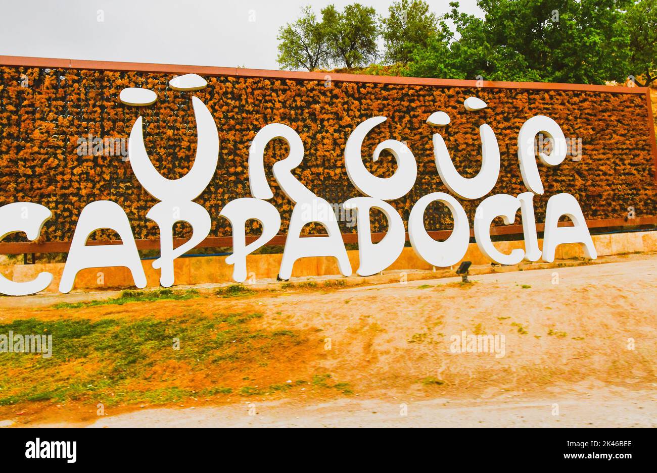 Urgup vacances village route signe le long de la route .Travel Cappadoce destination Banque D'Images