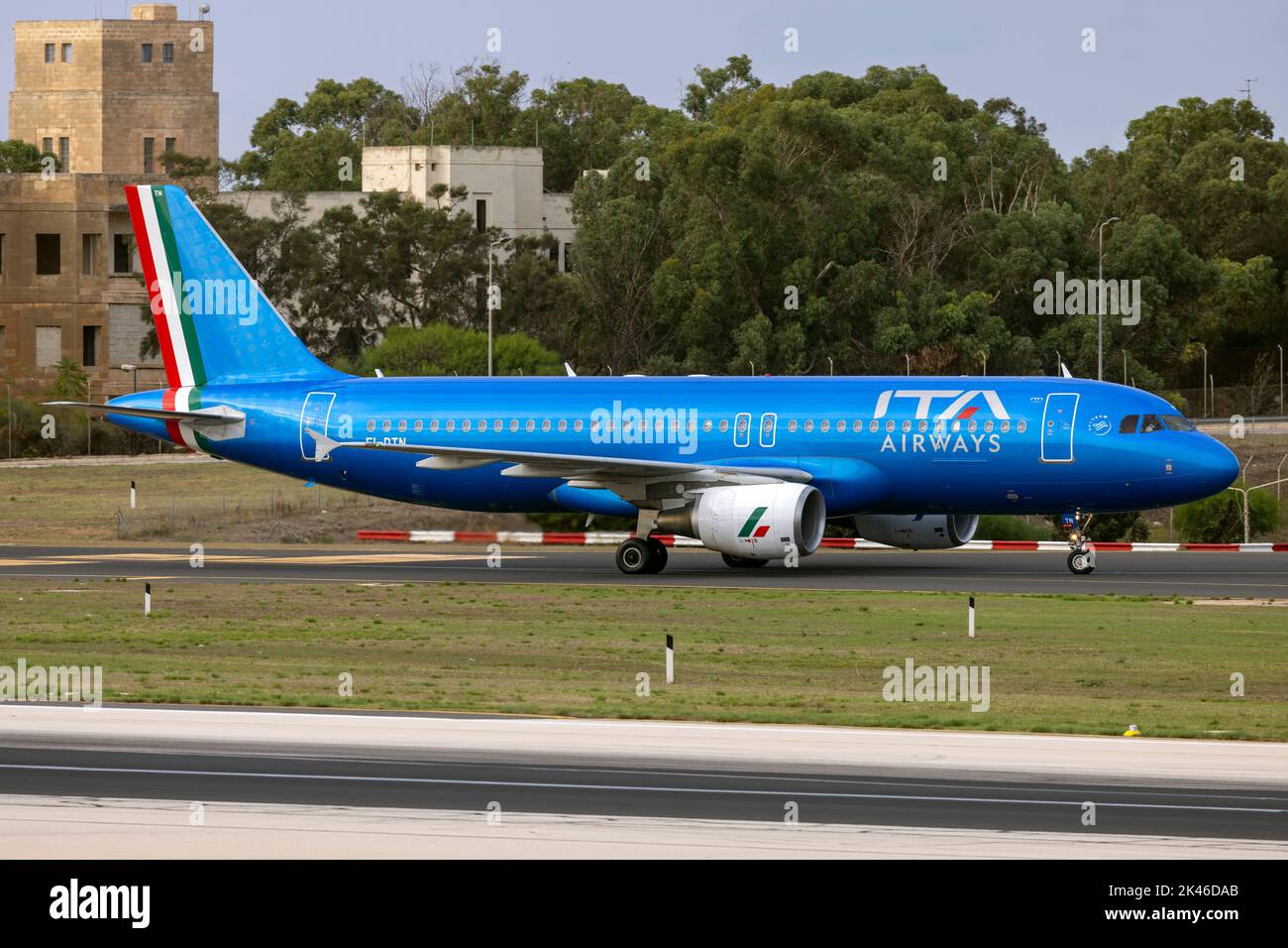 ITA Airways Airbus A320 216 Reg. EI DTN l un des rares ex Alitalia A320 en couleurs ITA Photo Stock Alamy