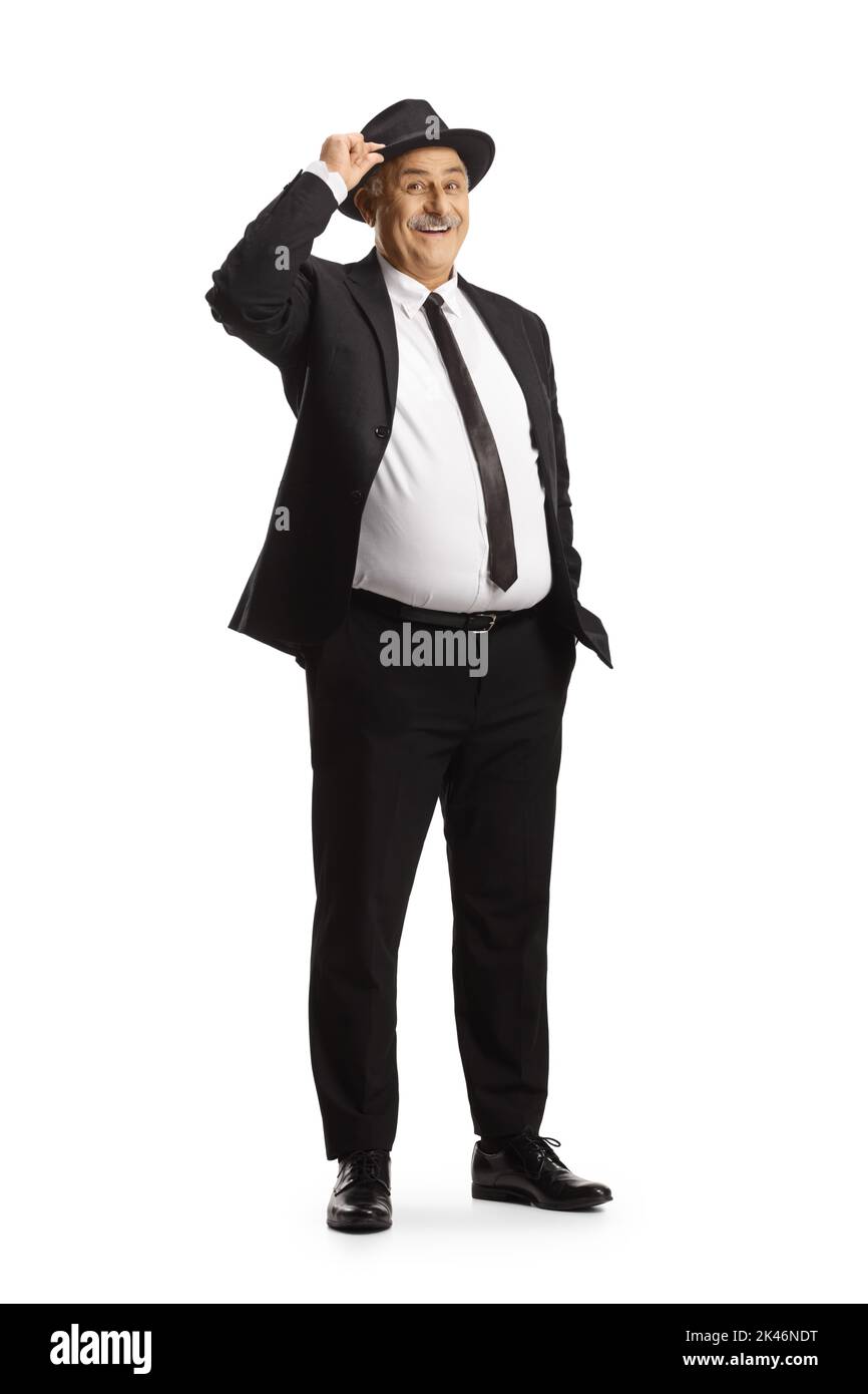 Élégant homme mature en costume noir et cravate avec un chapeau fedora isolé sur fond blanc Banque D'Images