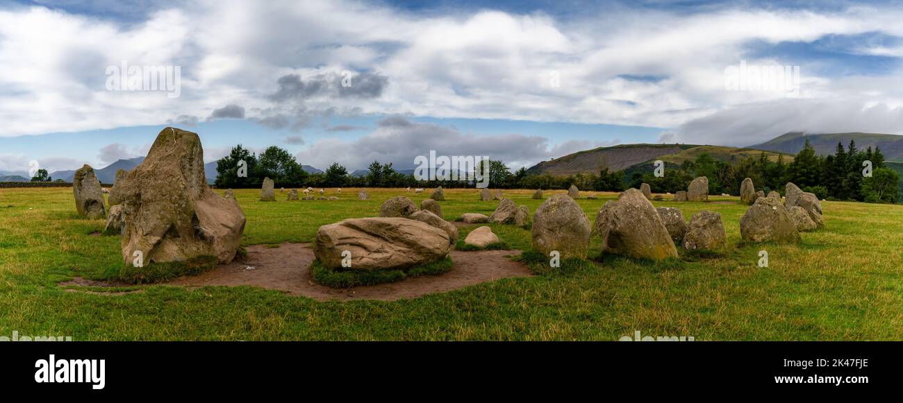 Une vue panoramique sur le cercle de pierres Castlerigg dans le parc national Lake District de Cumbria Banque D'Images