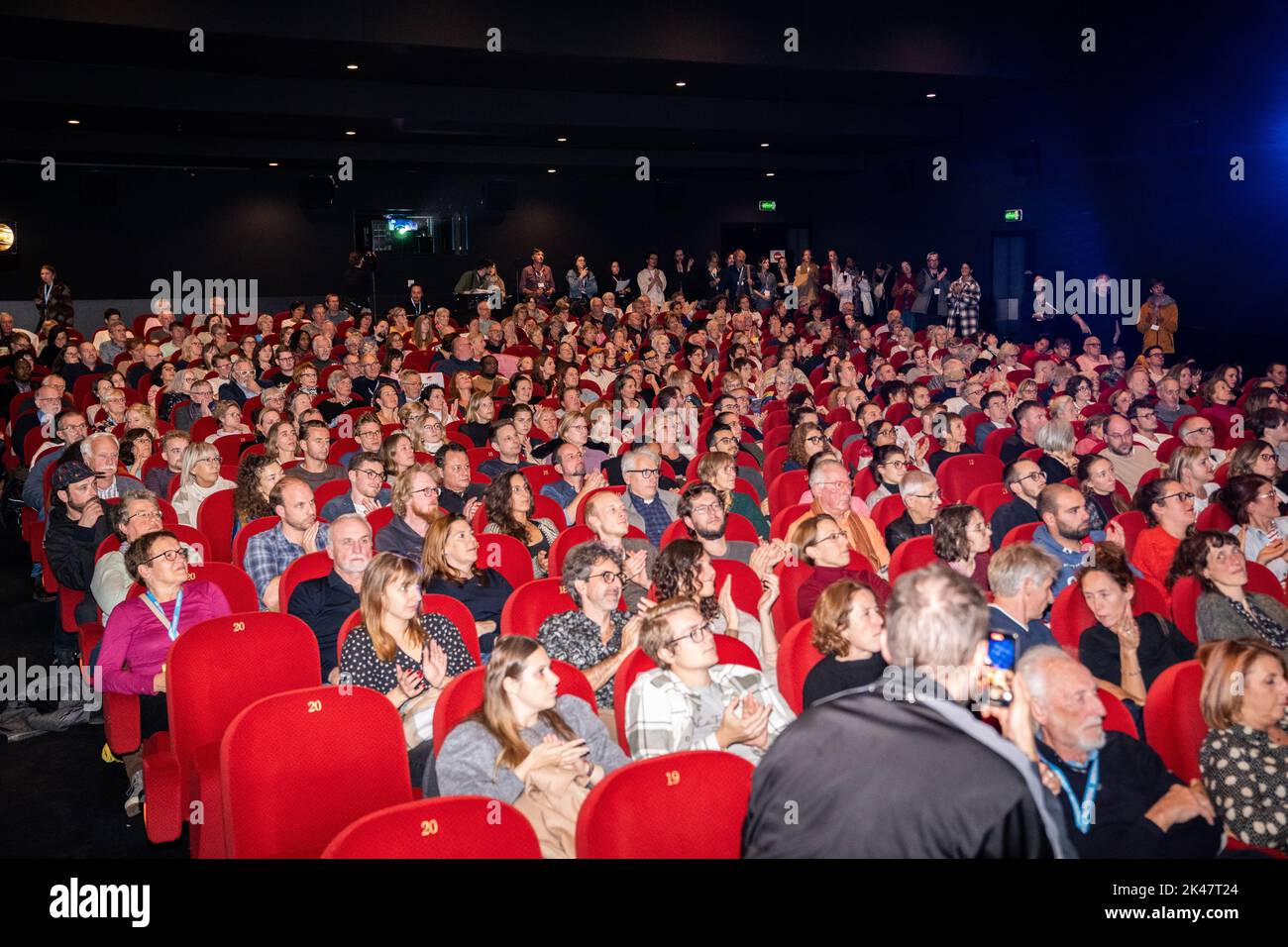 Namur, Belgique. 30th septembre 2022. Illustration la photo montre le public dans le théâtre Cameo pendant la soirée d'ouverture de la FIFF 'Festival International du film francophone de Namur', vendredi 30 septembre 2022 à Namur. BELGA PHOTO JULIETTE BRUYNSEELS crédit: Belga News Agency/Alay Live News Banque D'Images