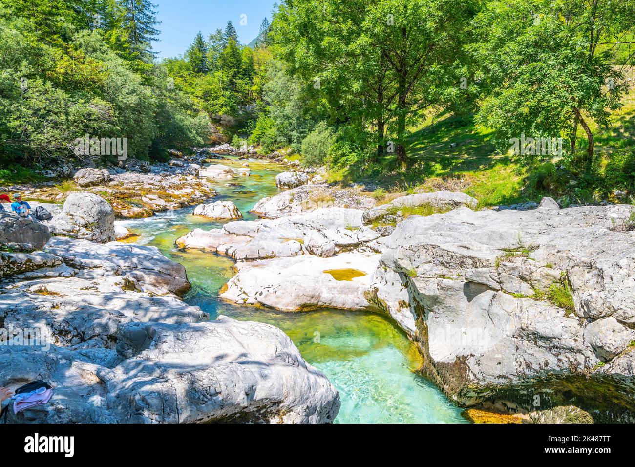 Eau claire de la rivière Soca à la petite gorge de Soca Banque D'Images