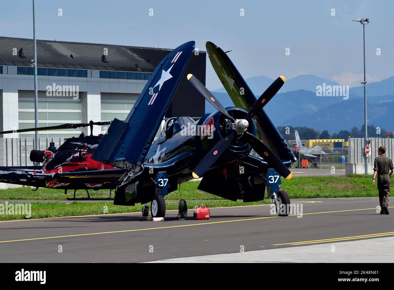 Zeltweg, Autriche - 03 septembre 2022 : salon aérien public en Styrie appelé Airpower 22, vintage CHANCE F4U-4 nommé CORSAIR un avion naval avec fol Banque D'Images