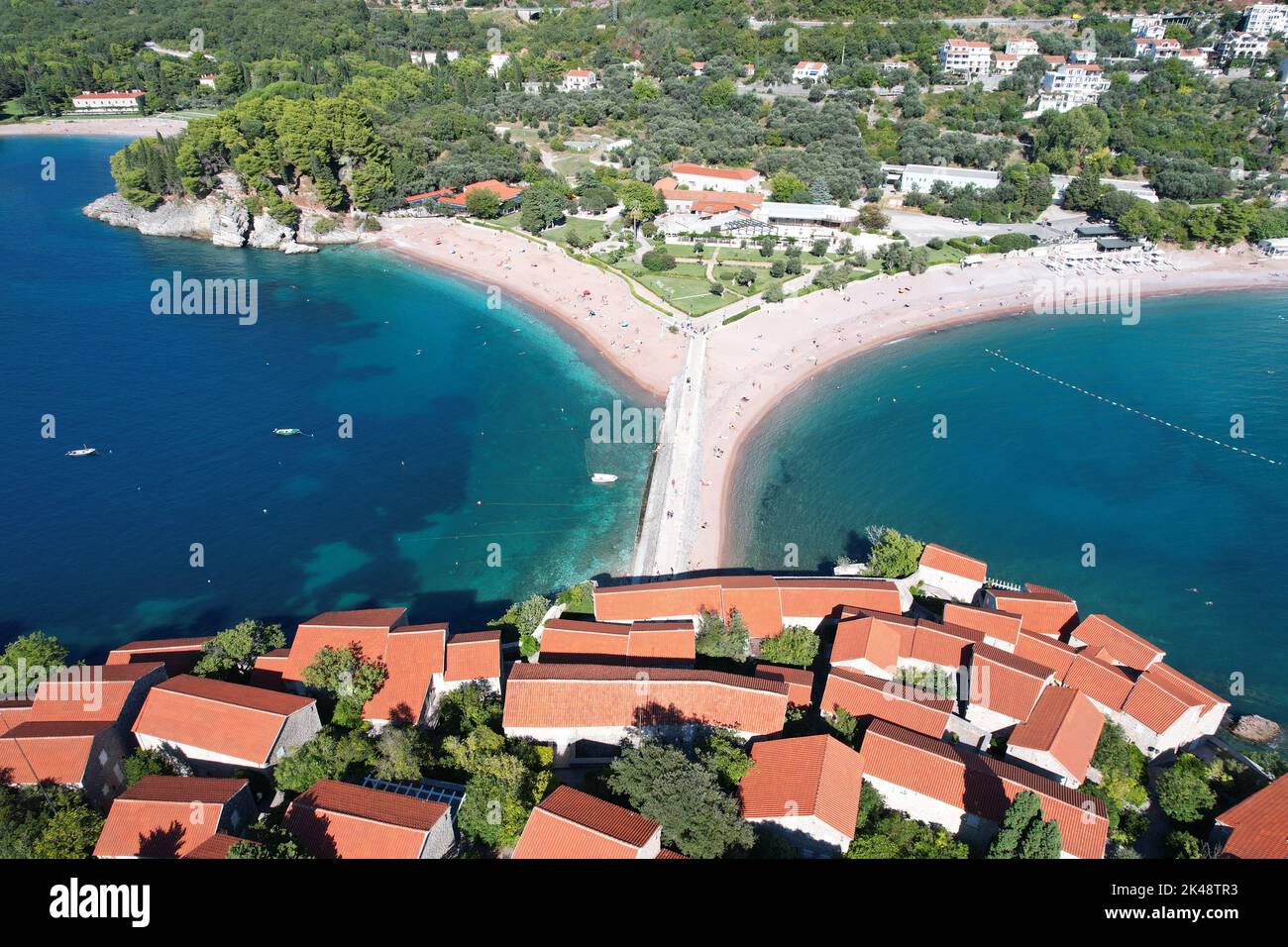 Sveti Stefan, Monetenegro. Vue de drone. Banque D'Images