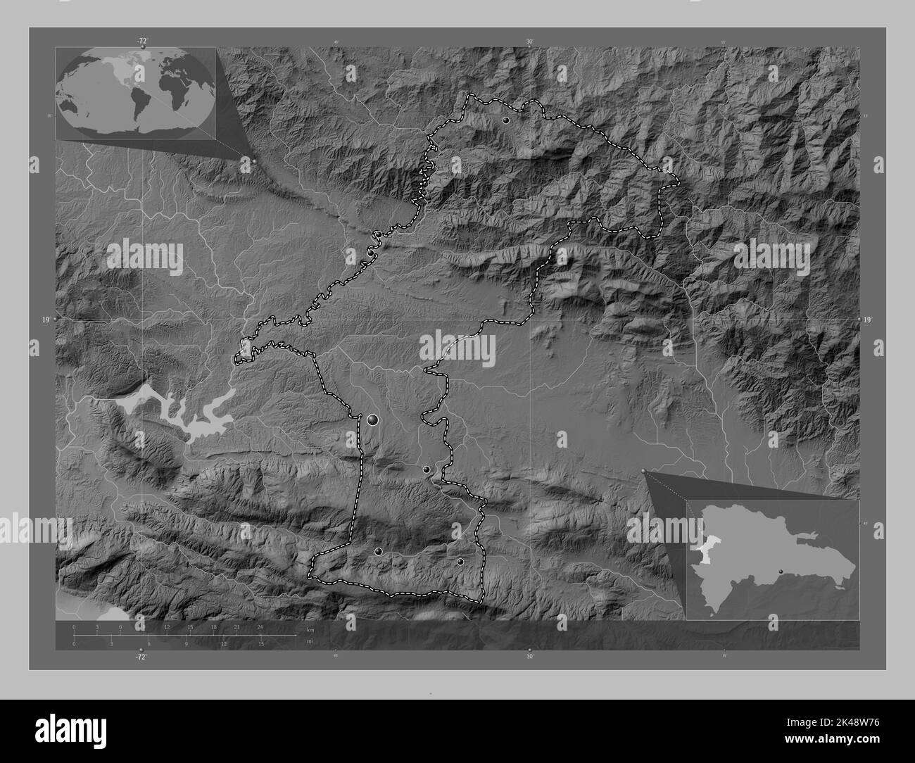 Elias Pina, province de la République dominicaine. Carte d'altitude en niveaux de gris avec lacs et rivières. Lieux des principales villes de la région. Angle auxiliaire l Banque D'Images