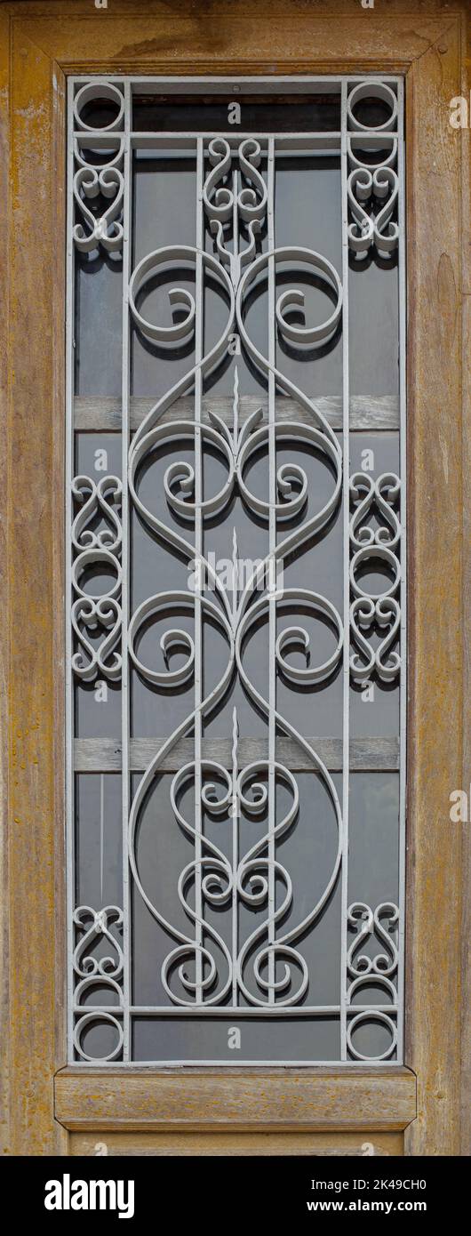 Porte vietnamienne antique avec motif de décoration à Hue, vietnam Banque D'Images