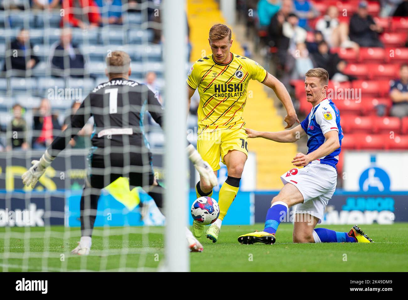 Zian Flemming #10 de Millwall court à but pendant le match de championnat Sky Bet Blackburn Rovers vs Millwall à Ewood Park, Blackburn, Royaume-Uni, 1st octobre 2022 (photo de Phil Bryan/News Images) Banque D'Images