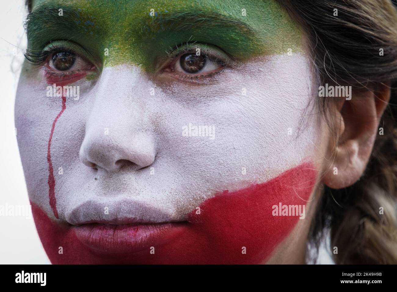 Londres, Royaume-Uni. 1st octobre 2022. Les Britanniques et les Iraniens se réunissent à Trafalgar Square pour poursuivre leur action de protestation depuis la mort de Mahsa Amini et demander la fin du régime islamique actuel en Iran. Mahsa Amini, 22 ans, kurde, a été déclarée morte trois jours après son arrestation dans la capitale iranienne pour avoir porté le foulard du hijab de manière ÒimproperÓ. Credit: Guy Corbishley/Alamy Live News Banque D'Images