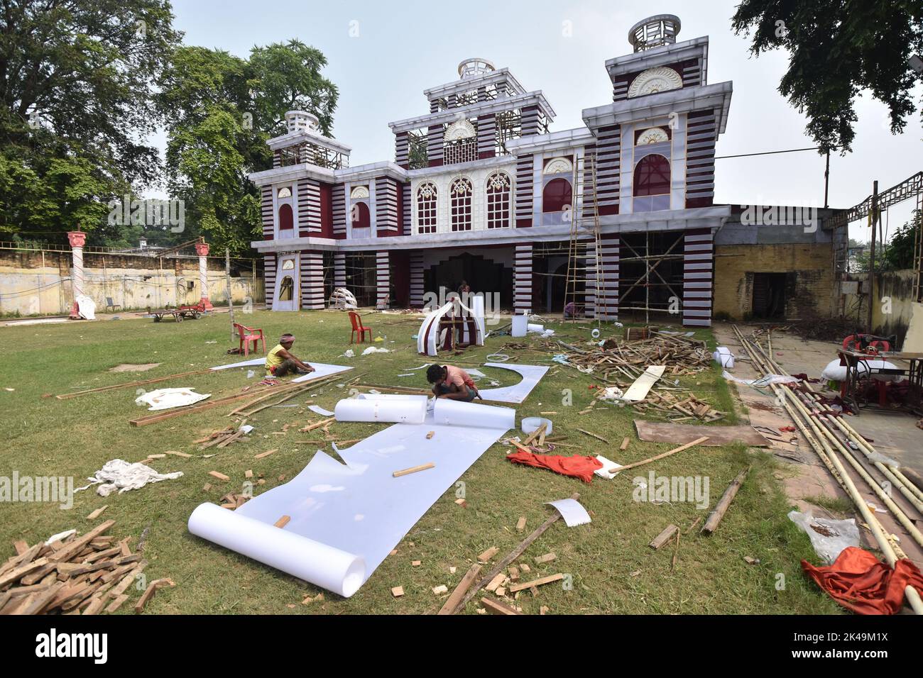 Kanpur, Inde. 01st octobre 2022. En ce jour de Sasthi, le Durga Puja Pandal est en cours de réalisation. (Photo de Biswarup Ganguly/Pacific Press) crédit: Pacific Press Media production Corp./Alay Live News Banque D'Images