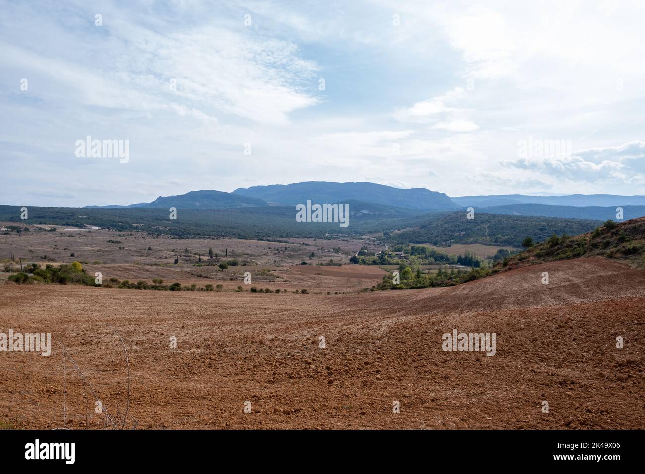 Vue magnifique sur le paysage depuis un point de vue à Rennes-le-Château, Aude, Occitanie, Sud de la France. Banque D'Images