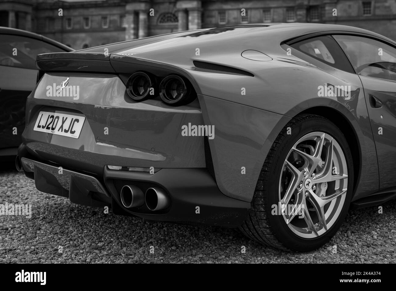 Ferrari 812 Superfast ‘LJ20 XJC’ en exposition au salon privé Concours d’Elégance Motor show au Palais de Blenheim Banque D'Images