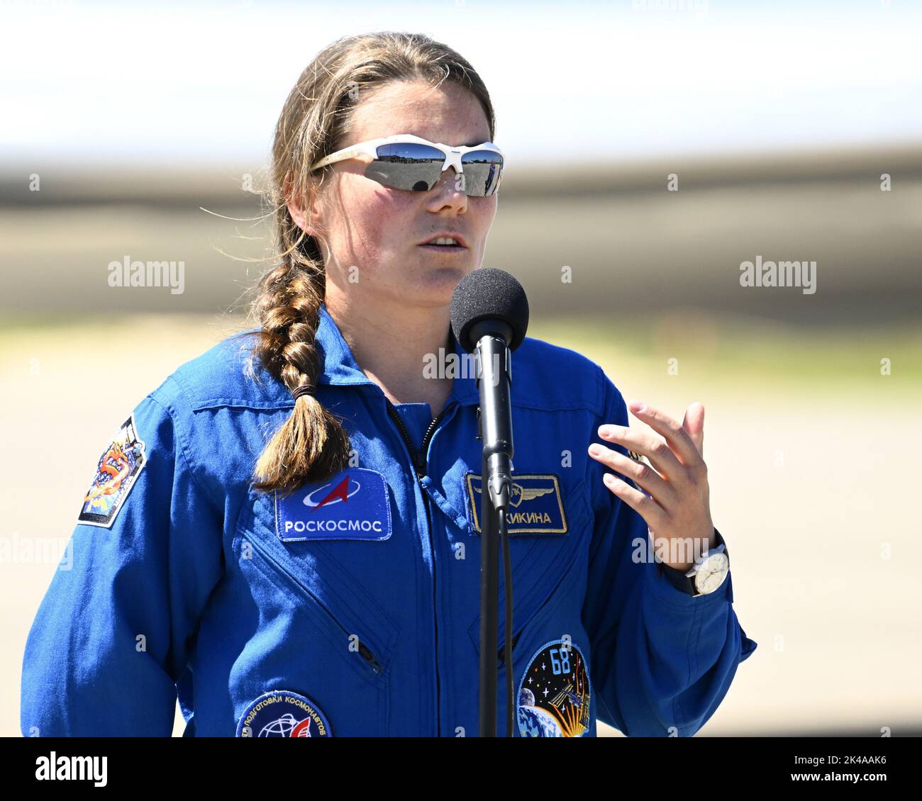 Mme Anna Kikina, spécialiste de la mission Roscosmos Cosmonaut et Crew-5, formule des remarques après son arrivée au Centre spatial Kennedy, en Floride, samedi, à 1 octobre 2022. Photo de Joe Marino/UPI crédit: UPI/Alay Live News Banque D'Images