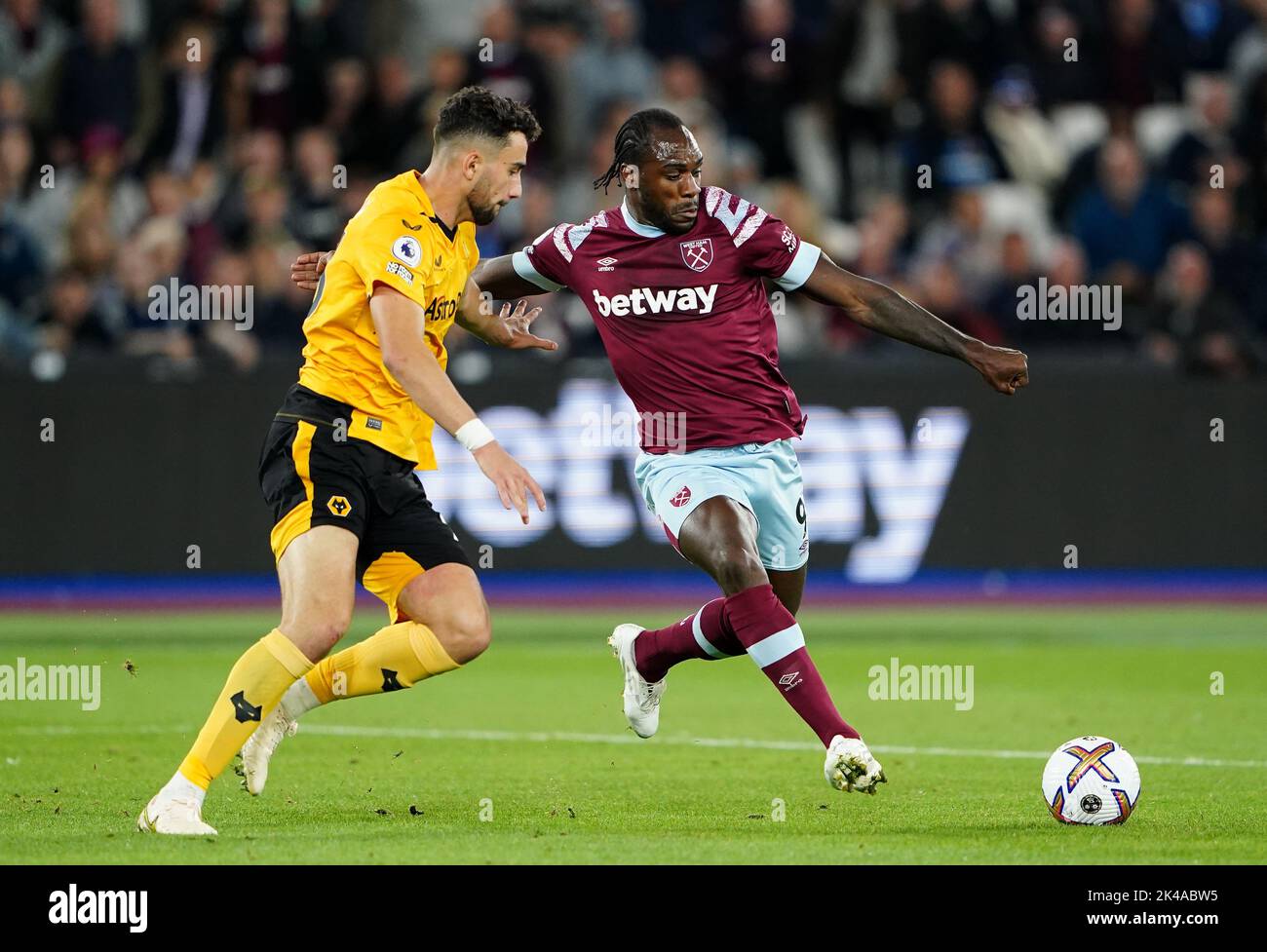 Michail Antonio (à droite) de West Ham United lors du match de la Premier League au London Stadium, Londres. Date de la photo: Samedi 1 octobre 2022. Banque D'Images