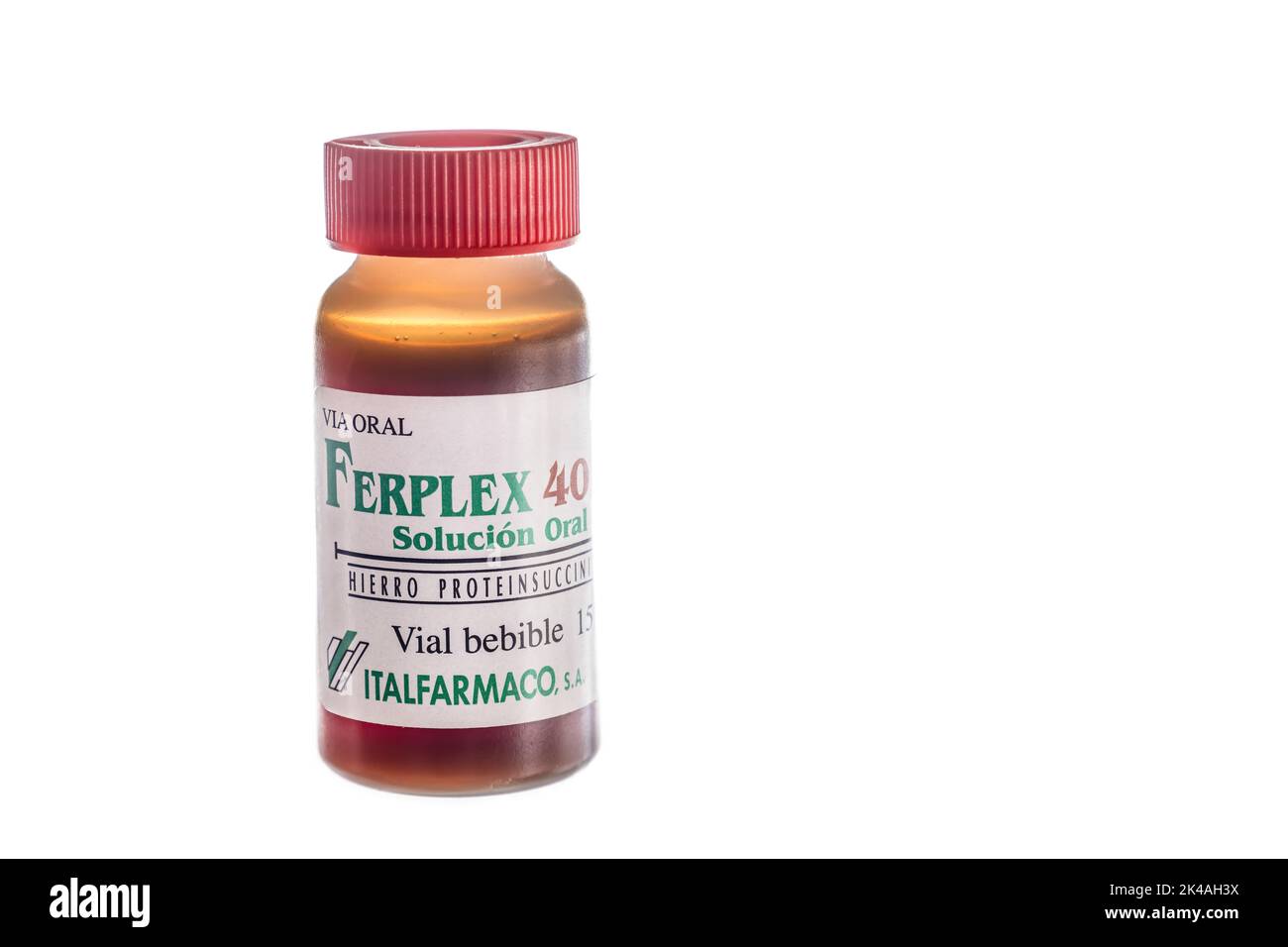 Huelva, Espagne - 1 octobre 2022: Flacon de FERPLEX 40 mg solution orale, médicament qui fournit du fer aux globules rouges, traitant la carence en fer St Banque D'Images