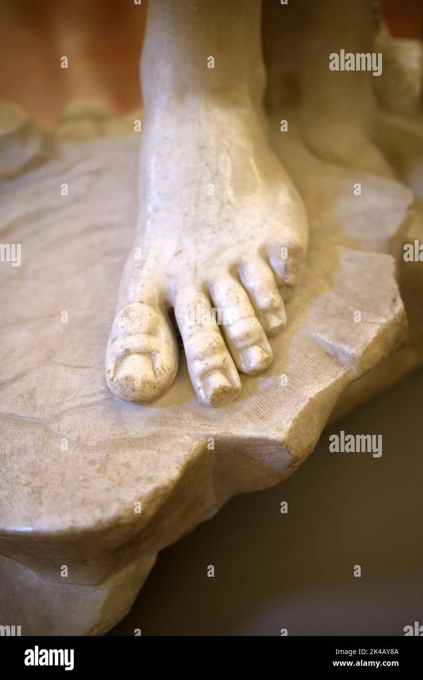 Détail du pied de Bacchus Sculpture de Michel-Ange dans le Musée Bargello Florence Italie Banque D'Images