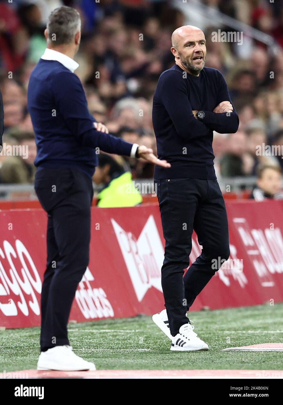 AMSTERDAM - (lr) Vas-y Eagles entraîneur René Hake, Ajax entraîneur Alfred Schreuder pendant le match néerlandais Eredivisie entre Ajax Amsterdam et Vas-y Eagles à la Johan Cruijff Arena sur 1 octobre 2022 à Amsterdam, pays-Bas. ANP VINCENT JANNINK Banque D'Images