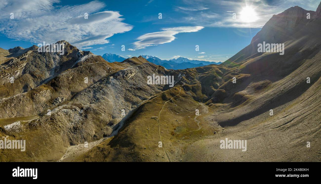 Changement climatique avec lentilles foehn, vue sur la vallée du Simplon, Saflischpass, vue aérienne, Valais, Suisse Banque D'Images