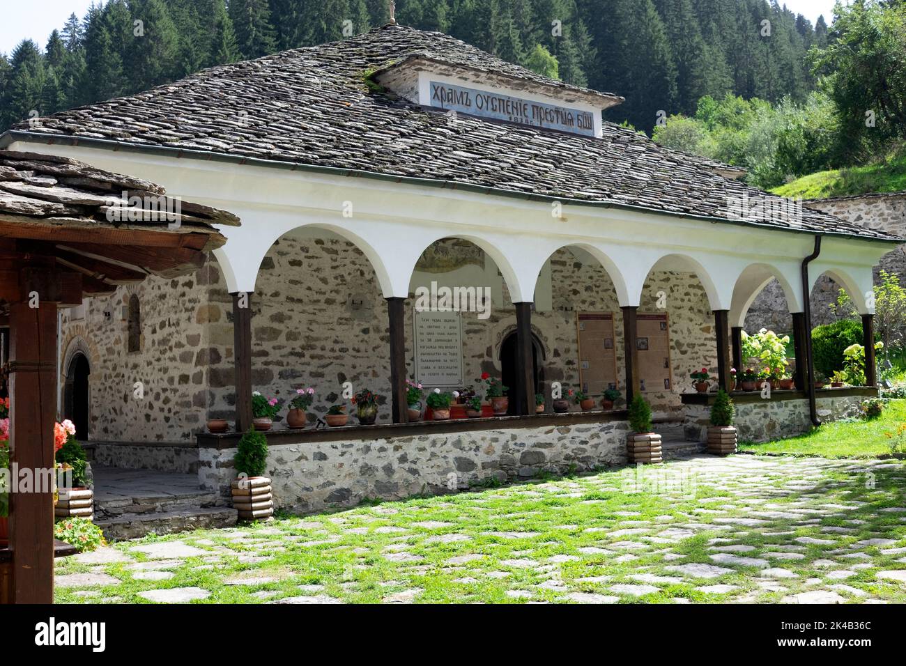 Shiroka Laka est un village dans le sud de la Bulgarie, situé dans la municipalité de Smolyan, Smolyan Province. Banque D'Images