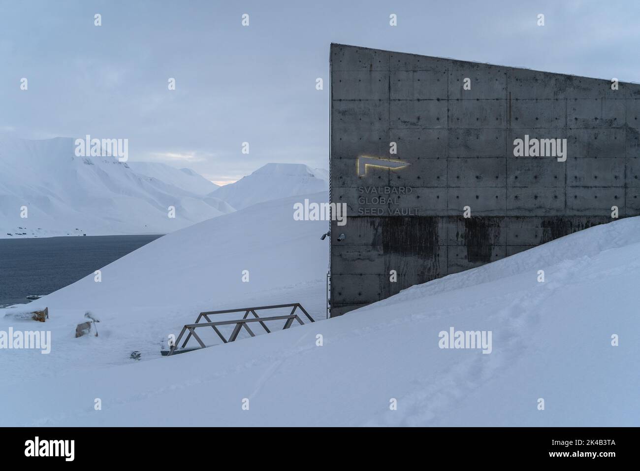 Svalbard Global Seed Vault le jour d'hiver froid et enneigé à l'extérieur de Longyearbyen Banque D'Images