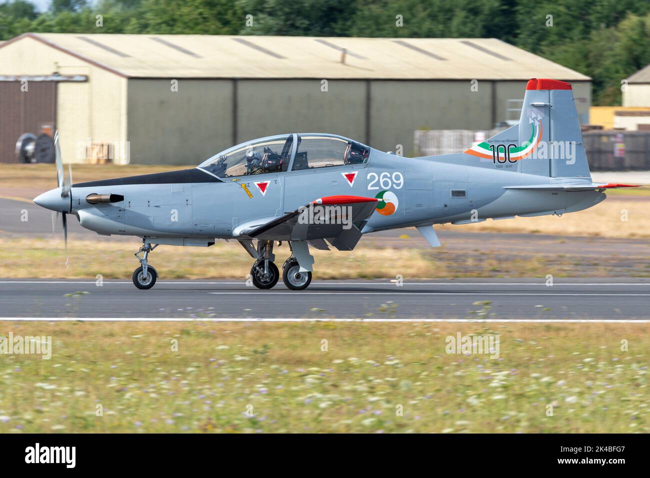 Irish Air corps Pilatus PC-9M turbopropulseur avion 269, de l'équipe d'exposition Silver Swallows après l'atterrissage au Royal International Air Tattoo Banque D'Images