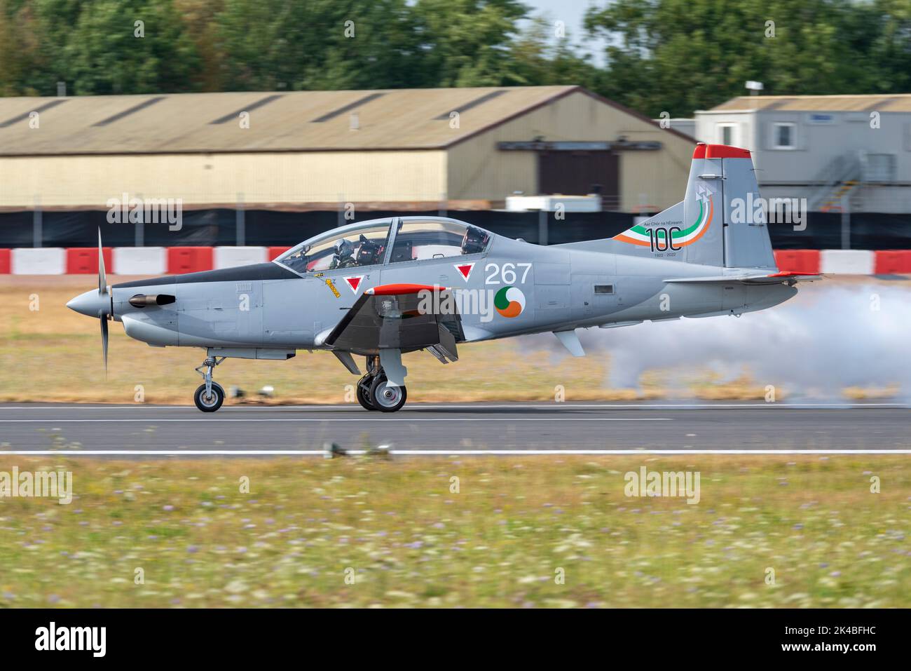 Irish Air corps Pilatus PC-9M turbopropulseur avion 269, de l'équipe d'exposition Silver Swallows après l'atterrissage au Royal International Air Tattoo Banque D'Images