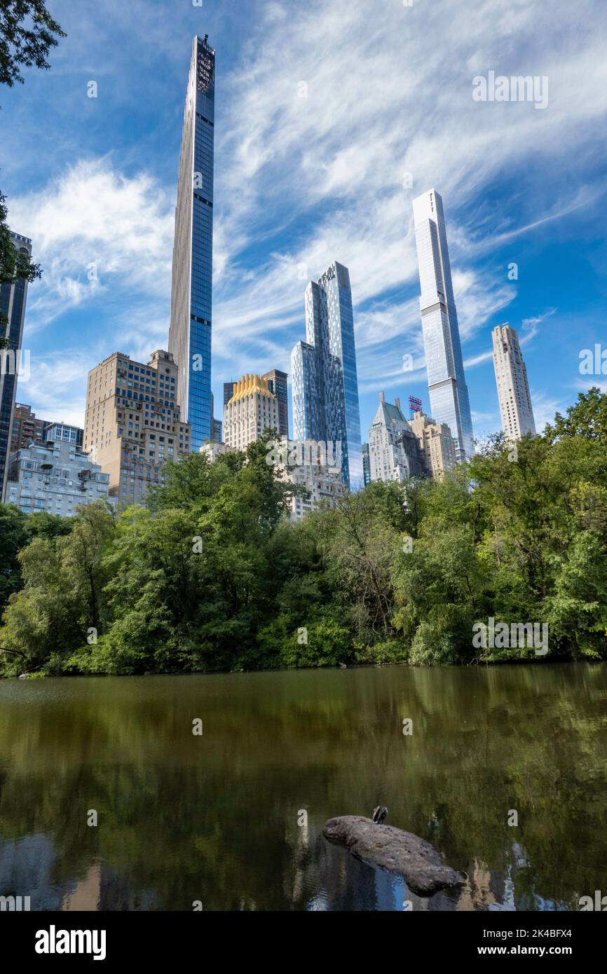 Midtown Skyline avec appartements superhauts vus de Central Park, NYC, USA 2022 Banque D'Images