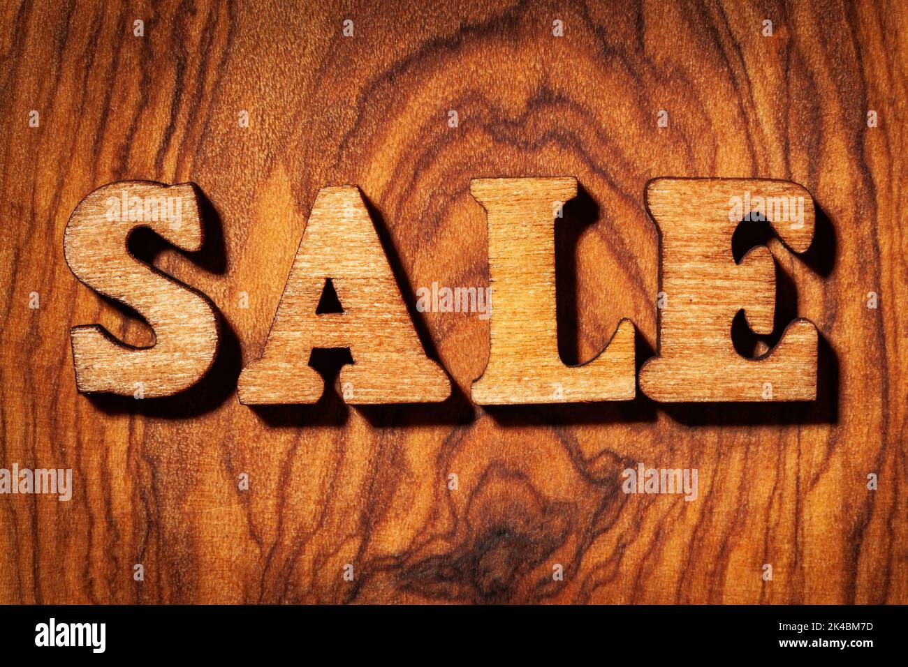 Mot de vente - Inscription par lettres en bois gros plan Banque D'Images