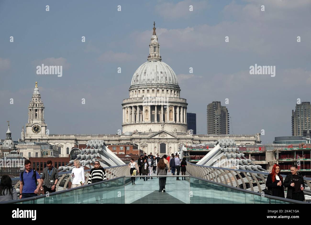Vue aérienne de la cathédrale Saint-Paul sur le pont du Millénaire Banque D'Images