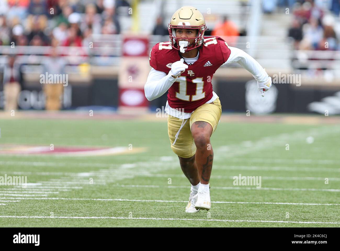 Stade des anciens élèves. 1st octobre 2022. MA, USA; Lewis Bond (11), grand receveur des Boston College Eagles, en action pendant le match de football de la NCAA entre les Louisville Cardinals et les Boston College Eagles au stade Alumni. Anthony Nesmith/CSM/Alamy Live News Banque D'Images